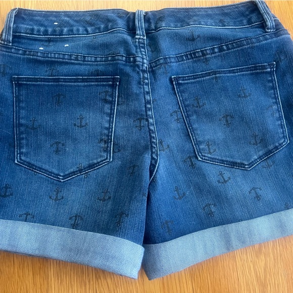 The Limited Denim Shorts - Picture 2 of 3